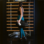 Sac de sport imperméable en plastique écologique avec poche cachée 50L couleur noir troisième vue d'ambiance