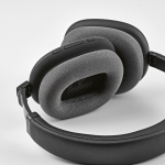Casque sans fil à réduction de bruit avec microphone couleur noir vue détaillée
