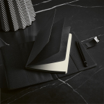 Carnet A5 à feuilles vierges avec étui éco et cadenas à code couleur noir deuxième vue d'ambiance