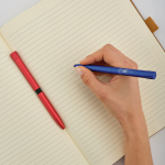 Stylo en aluminium recyclé à bouton-poussoir magnétique, encre noire couleur bleu marine