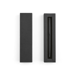 Stylo en acier inoxydable recyclé avec finition laquée et encre noire couleur noir vue de la boîte