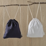 Sac à dos à cordons écologique en coton recyclé et RPET 140 g/m² couleur blanc vue d'ambiance