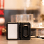 Enceinte sans fil recyclée avec caisson de basses intégré 3W couleur noir vue d'ambiance