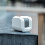 Enceinte portable en plastique recyclé avec basses puissantes 5W couleur blanc vue d'ambiance