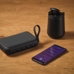 Enceinte sans fil en plastique recyclé avec grilles amovibles 10W couleur noir vue d'ambiance