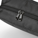 Trousse de toilette organisatrice de voyage en polyester recyclé avec crochet 4,5L couleur noir troisième vue