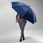 Parapluie de golf coupe-vent à ouverture automatique ø146 couleur bleu marine vue d'ambiance