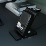 Chargeur sans fil 3 en 1 avec batterie MagSafe 5.000 mAh couleur noir vue d'ambiance