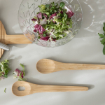 Ensemble de 2 ustensiles pour servir la salade en bambou couleur bois deuxième vue