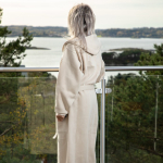 Peignoir en coton et polyester avec capuche ajustable taille S/M couleur beige sixième vue