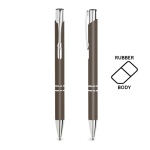 Stylo avec logo en alu avec corps caoutchouté et encre noire Glober couleur gris foncé