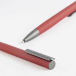 Stylo en aluminium recyclé avec finition en caoutchouc encre bleue