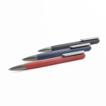 Stylo en aluminium recyclé avec finition en caoutchouc encre bleue vue plusieurs couleurs