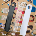Chausse-pied en plastique large avec trou pour suspendre vue plusieurs couleurs