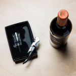 Set à vin composé d'un tire-bouchon et d'une carafe à décanter vue 2