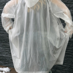 Imperméable taille unique avec fermeture frontale et capuche incluse couleur translucide vue 3