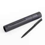Stylo fin et élégant en laiton et acier inoxydable à encre bleue couleur noir vue d'ambiance