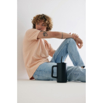 Tasse isotherme élégante en acier inoxydable recyclé de 800 ml couleur noir deuxième vue avec modèle