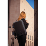 Sac à dos antivol en RPET convertible en mallette pour PC 16” vue d'ambiance
