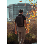 Sac à dos antivol en RPET convertible en mallette pour PC 16” vue d'ambience 3
