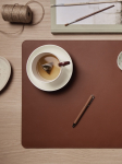 Tapis de bureau en cuir synthétique et polyester recyclé couleur marron vue d'ambiance
