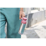 Bouteille MEPAL en plastique transparent avec tritan et poignée 700 ml couleur rose image nature morte