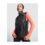 Gilet de course coupe-vent et respirant unisexe 70 g/m² Roly couleur noir image nature morte
