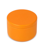 Bougie en cire végétale dans un pot en acier recyclé circulaire couleur orange