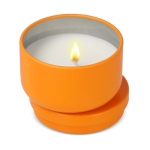 Bougie en cire végétale dans un pot en acier recyclé circulaire couleur orange deuxième vue