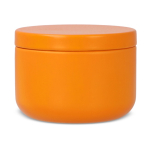 Bougie en cire végétale dans un pot en acier recyclé circulaire couleur orange quatrière vue