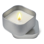 Bougie en cire végétale avec parfum vanille dans un pot en métal carré couleur argenté deuxième vue