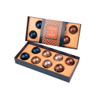 Coffret de 8 bonbons en chocolat belge de divers parfums couleur blanc
