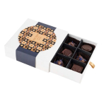 Coffret de 9 bonbons chocolat au lait fourrés au café ou prunes couleur blanc deuxième vue