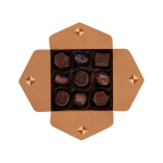 Boîte de 9 chocolats au lait fourrés au café ou aux prunes couleur naturel deuxième vue