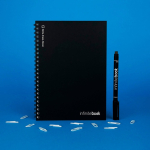 Carnet réutilisable couverture souple stylo-feutre A5 pages blanches couleur noir vue d'ambiance