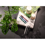 Stylo en aluminium recyclé avec finition gomme, encre bleue vue d'ambiance