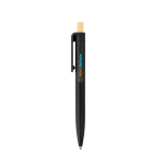 Stylo en plastique recyclé avec bouton poussoir en bambou, encre bleue couleur noir image avec logo