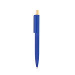 Stylo en plastique recyclé avec bouton poussoir en bambou, encre bleue couleur bleu première vue
