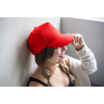 Casquette en polyester recyclé et fermeture adhésive 210 g/m² vue d'ambiance
