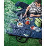 Couverture de pique-nique pliable en polyester se transformant en sac vue d'ambiance