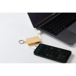 Porte-clés avec câbles de charge et coque en bambou couleur bois cinquième vue photographique
