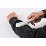 Rouleau adhésif nettoyant dans un étui blanc réutilisable couleur blanc quatrième vue photographique