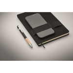 Carnet et stylo avec bande élastique et pages lignées A5 couleur noir quatrième vue photographique