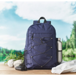 Sac à dos en polyester RPET avec poches en maille sur les côtés couleur bleu vue d'ambiance