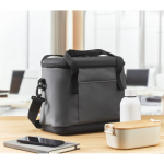 Sac isotherme en toile avec ouverture sur le dessus 40 L couleur gris foncé vue d'ambiance