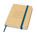 Carnet A6 à couverture rigide en papier recyclé feuilles lisses couleur bleu marine vue détail avec logo