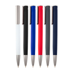 Stylo en aluminium recyclé avec clip argenté, encre bleue couleur noir deuxième vue en couleurs