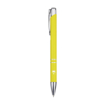Stylo en aluminium recyclé avec finition laquée, encre bleue couleur jaune vue impression avec logo 2