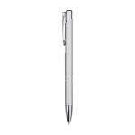 Stylo en aluminium recyclé avec finition laquée, encre bleue couleur argenté vue latérale