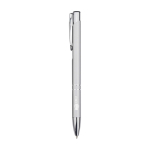 Stylo en aluminium recyclé avec finition laquée, encre bleue couleur argenté vue impression avec logo 2